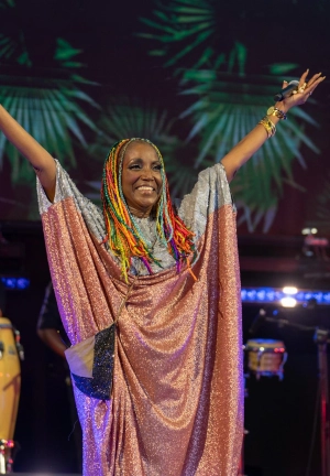 presentación de Más de 1.800 personas despidieron anoche Veranos de la Villa con un tributo a Celia Cruz