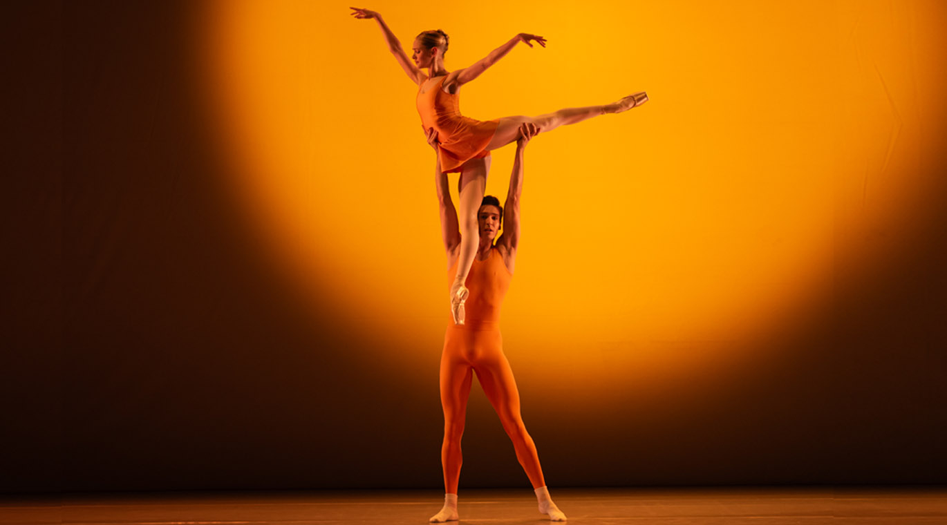 Dos bailarines