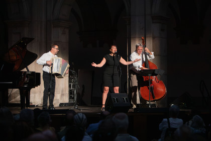 TRIBUTO A EDITH PIAF. Séverine Toffano, vocalista