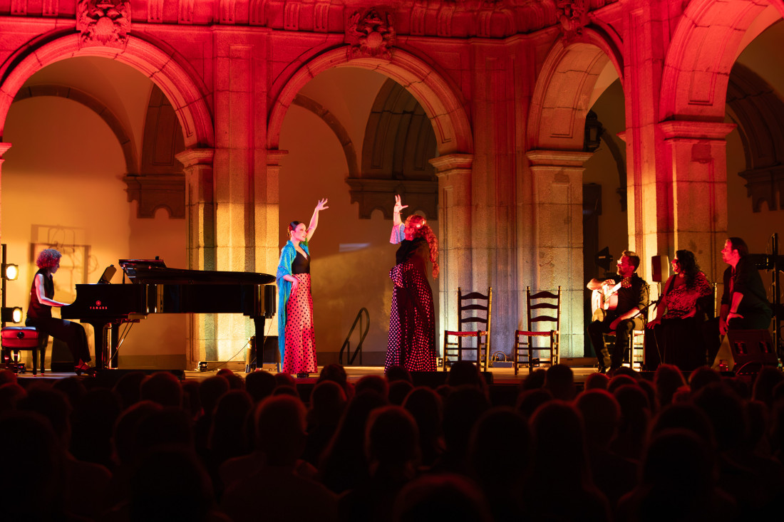 OPERA GARAGE. Gitana