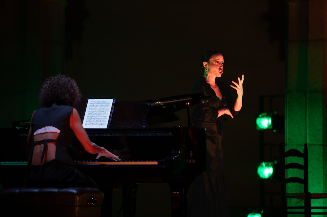 OPERA GARAGE. Gitana