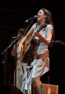 La cantautora Valeria Castro, protagonista del concierto sorpresa de Veranos de la Villa
