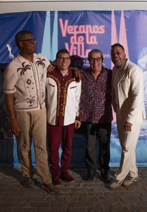 ‘Gigantes del piano. Los Valdés’ llena de jazz y melodías cubanas el patio central de Conde Duque